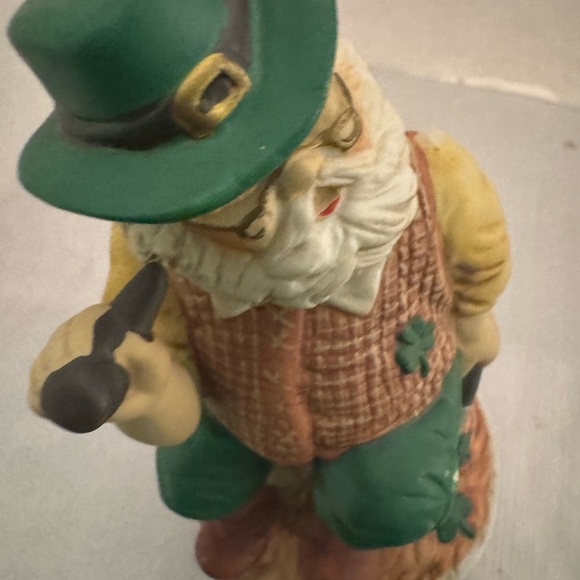 Vintage House of Lloyd Celtic "Patrick O' Santa" Figurine Music Box - Picture 9 of 14